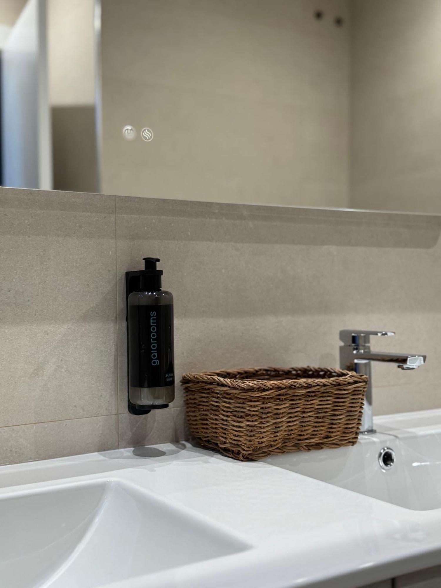 Anais Apartments By Gaiarooms บาร์เซโลนา ภายนอก รูปภาพ